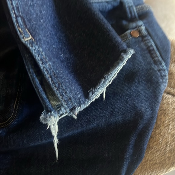 Judy Blue 5/27. High waist, cropped leg with frayed ends and side slit. - Picture 6 of 8